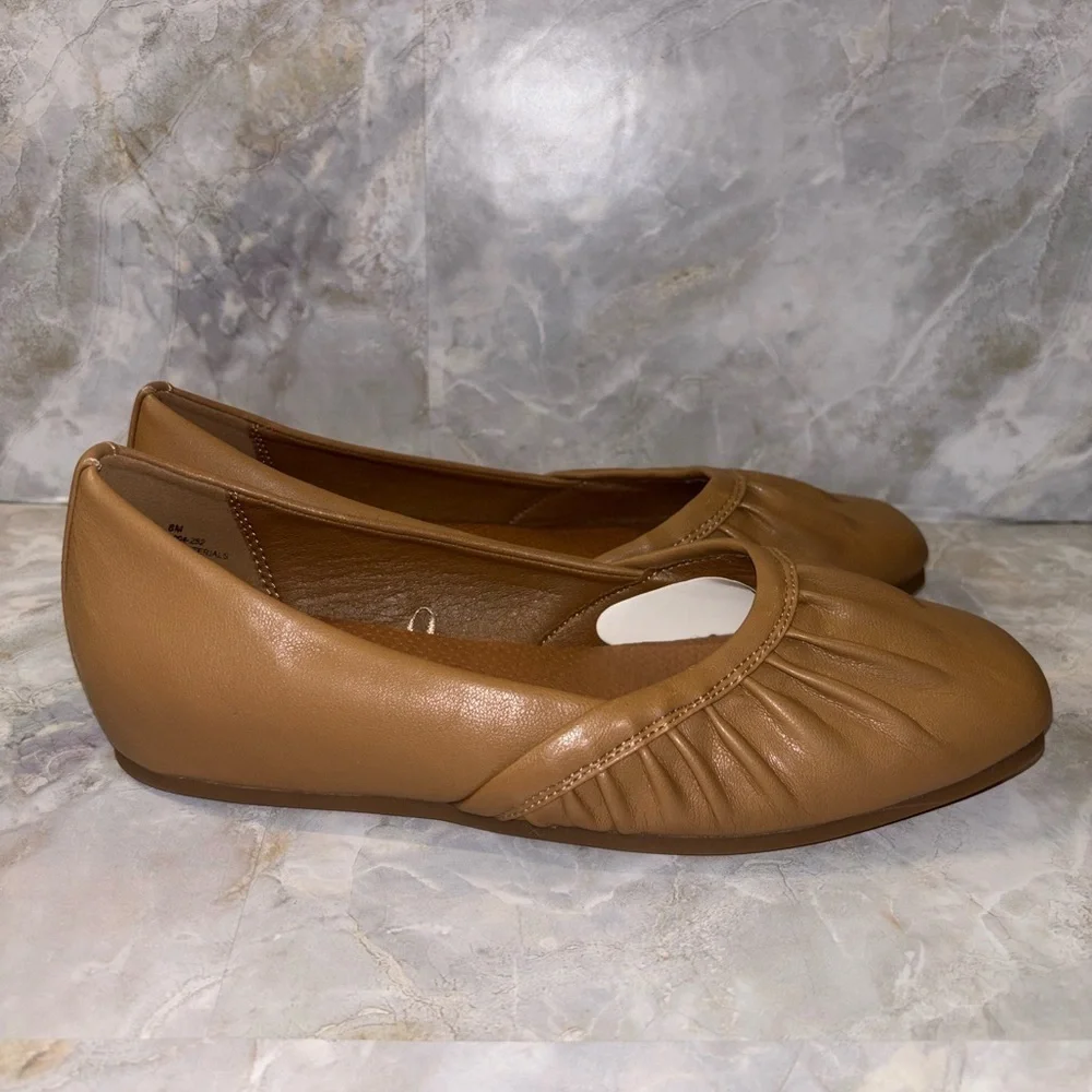 Baretraps Charlie Women's Flats NWOT